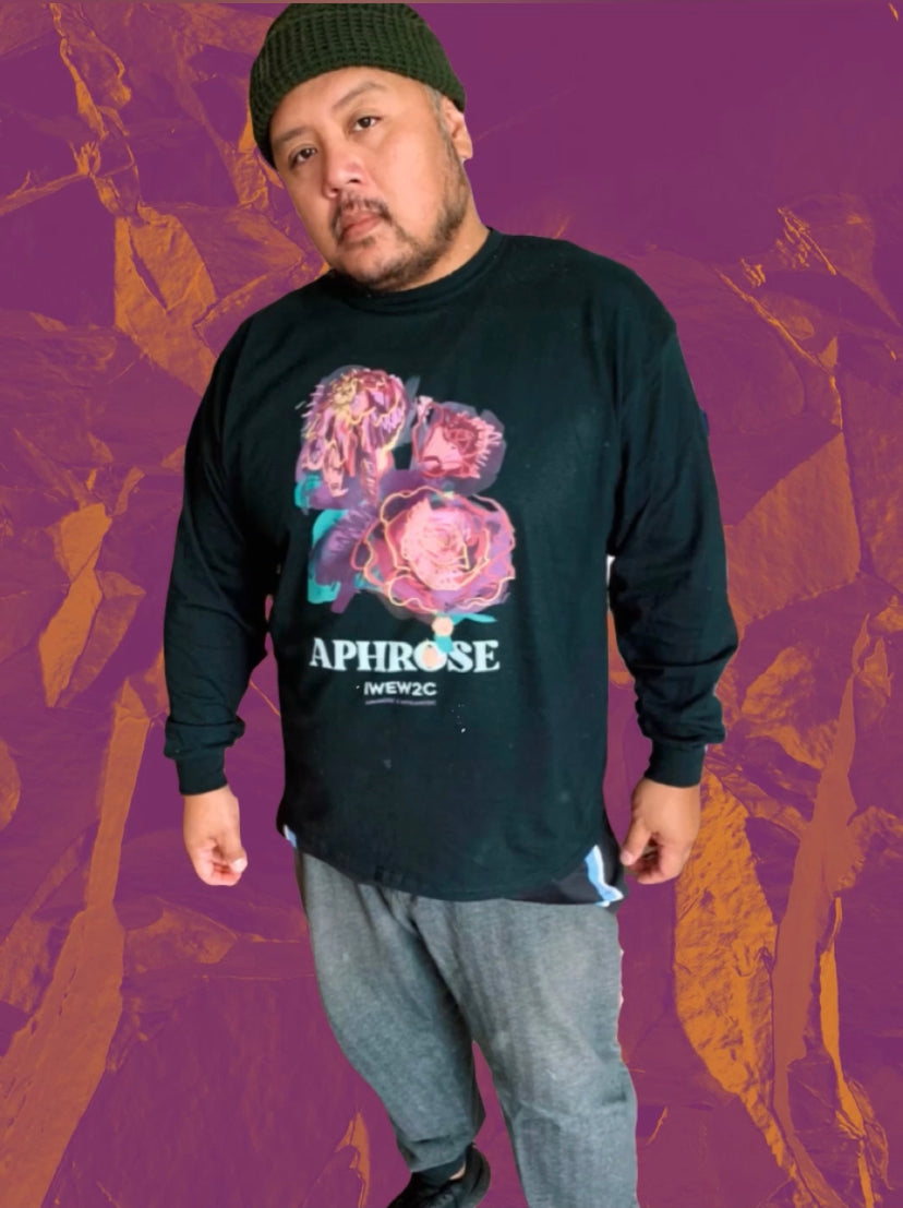 Long-Sleeve Aphrose "IWEW2C" Tee in black